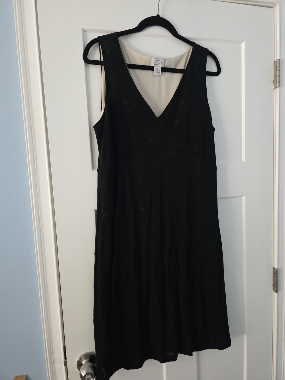Ann Taylor LOFT Black V-Neck Sleeveless Dress